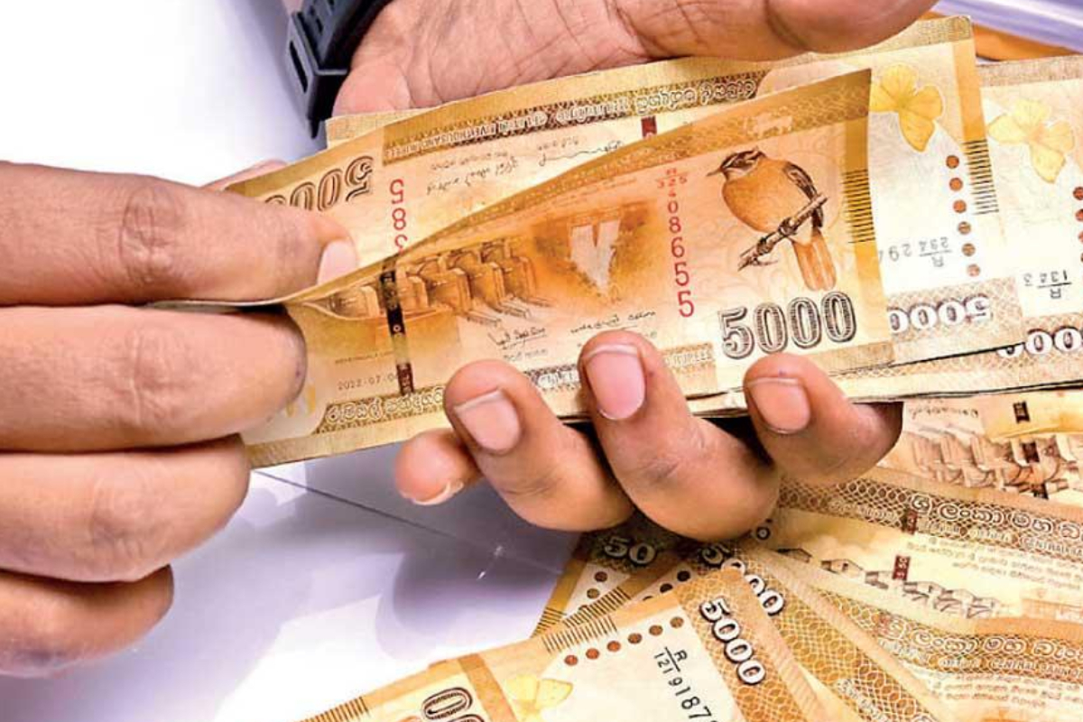 யாழில் ஒரு கோடிக்கும் அதிகமான பணம்- 25 பவுண் நகைகள் கொள்ளை | More Than One Crore Rupees Looted In Jaffna