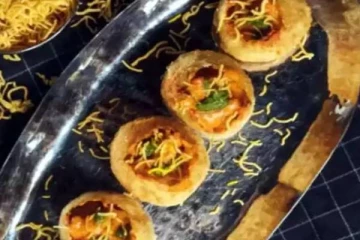 அட ச்சீ... மில்க் ஷேக் மேகியை அடுத்து பட்டர் சிக்கன் பானிபூரி- கழுவி ஊற்றும் நெட்டிசன்கள்