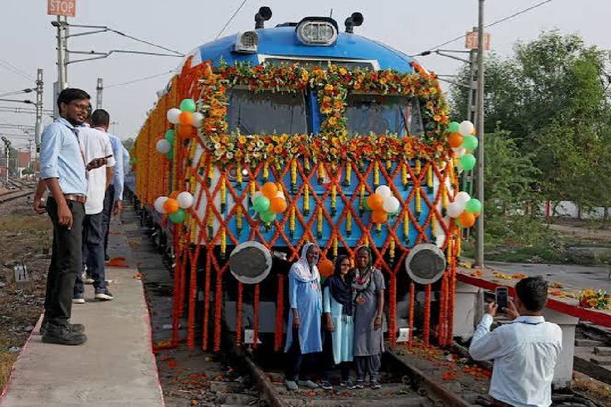 நாட்டின் முதல் ஹைட்ரஜன் ரயிலை தொடக்கி வைத்தார் பிரதமர் மோடி.! | India Joins Operating Hydrogen Powered Trains