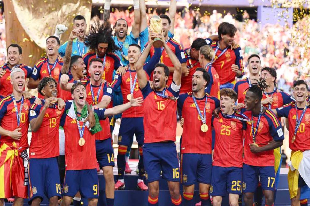 FIFA உலக கிண்ணம்: 47 நாடுகளை வீழ்த்திய ஸ்பெயின் - அமெரிக்காவில் சாதனை படைத்த இறுதி நாள் ஆட்டம் | Fifa World Cup Captured The Attention Of Millions FIFA உலக கிண்ணம்: 47 நாடுகளை வீழ்த்திய ஸ்பெயின் - அமெரிக்காவில் சாதனை படைத்த இறுதி நாள் ஆட்டம் | Fifa World Cup Captured The Attention Of Millions
