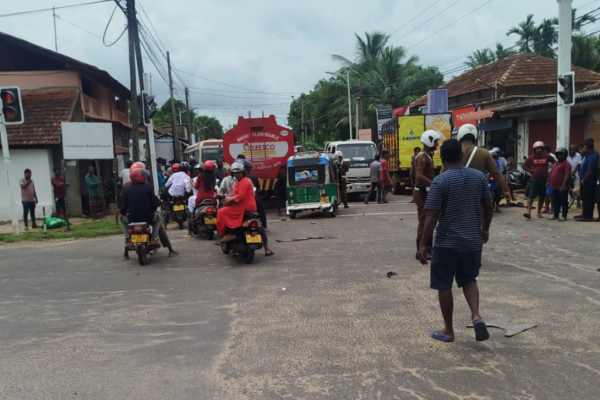 யாழில் இன்று இடம்பெற்ற கோரவிபத்து; ஆபத்தான நிலையில் ஒருவர் | Accident Jaffna Kopay Someone In Danger Hospital யாழில் இன்று இடம்பெற்ற கோரவிபத்து; ஆபத்தான நிலையில் ஒருவர் | Accident Jaffna Kopay Someone In Danger Hospital