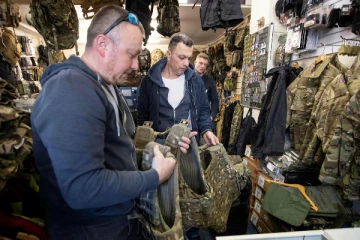 உக்ரைனுக்கு ஆதரவாக களமிறங்கிய நபர்களுக்கு நெருக்கடி: உலகநாடுகளின் நிலைப்பாடு என்ன?