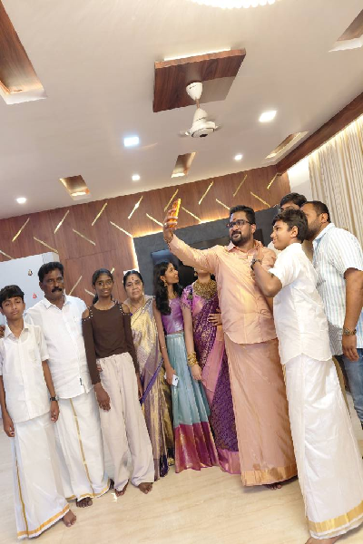 அட எதிர்நீச்சல் குணசேகரனுக்கு இப்படி ஒரு குடும்பம் இருக்கா? இது தெரியாம போச்சே | Ethirneechal Gunasekaran S Real Family Photo Viral அட எதிர்நீச்சல் குணசேகரனுக்கு இப்படி ஒரு குடும்பம் இருக்கா? இது தெரியாம போச்சே | Ethirneechal Gunasekaran S Real Family Photo Viral