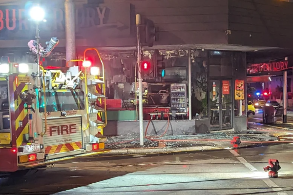 மெல்பேர்னில் உணவுவிடுதியில் ஏற்பட்ட தீ ; காசா மோதல் காரணமா ! | A Fire Restaurant In Melbourne Gaza Conflict