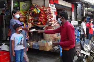 “வாழ்வதற்கு வழி விடு” எனும் தலைப்பில் மக்களுக்கு விநியோகிக்கப்பட்ட துண்டு பிரசுரங்கள்! (PHOTOS)