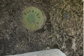 வீட்டிற்கு அத்திவாரம் வெட்டும்போது வெளிவந்த குண்டு(Photo)