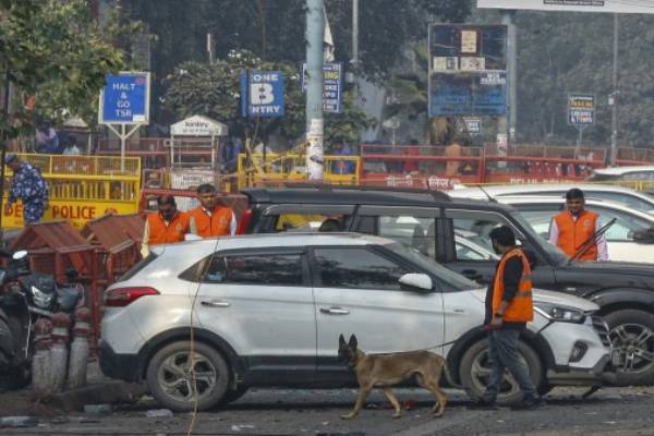டெல்லியில் மீண்டும் பயங்கரவாத தாக்குதல் நடத்த திட்டம் - உளவுத்துறை எச்சரிக்கை | Pak Based Let Planning Attack Red Fort In Delhi டெல்லியில் மீண்டும் பயங்கரவாத தாக்குதல் நடத்த திட்டம் - உளவுத்துறை எச்சரிக்கை | Pak Based Let Planning Attack Red Fort In Delhi