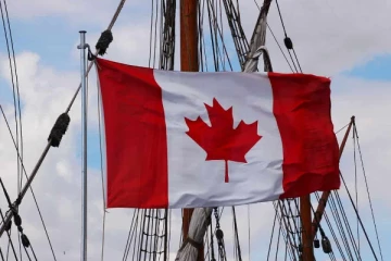 கனடாவில் 220 கோடி ஊதிய உயர்வு மற்றும் ஊக்கத்தொகை பெற்ற வங்கி ஊழியர்!