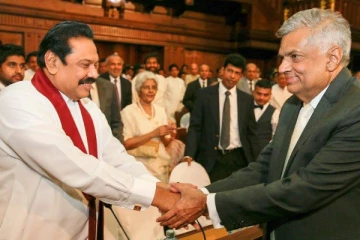 ரணிலின் தலையும் மஹிந்தவின் உடலும் இணைந்தால் ஸ்ரீலங்காவிற்கு நல்லது - மகிழ்ச்சியில் முருத்தெட்டுவே ஆனந்த தேரர்