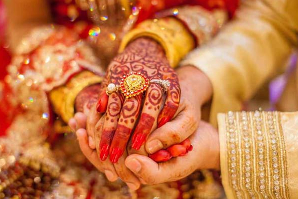 திருமணத்தை நிறுத்தியதால் ஆத்திரம்! காவலர் கையை கடித்த மணப்பெண் | Girl Marriage Broken Start Fight Groom