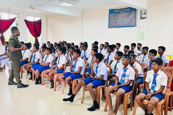 போதைப்பொருள் விழிப்புணர்வு நிகழ்சியால் பாடசாலை மட்டத்தில் பெரும் நம்பிக்கை: சுகாதார சேவைகள் பணிப்பாளர் (Photo) | Drug Awareness Program Confidence At School Level