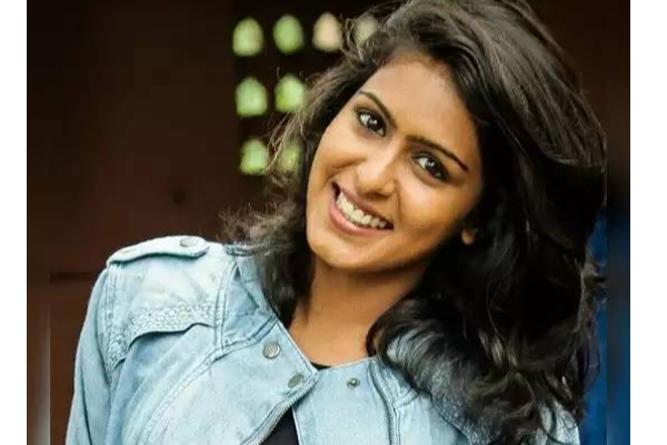 கோமாளி பட நடிகைக்கு விபத்து... படுகாயத்துடன் மருத்துவமனையில் அனுமதி! | Actress Samyuktha Hegde Injured