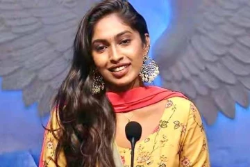 பிக்பாஸ் புகழ் மதுமிதாவா இது?- சட்டை மட்டும் அணிநது பட்டனை கழட்டி அவர் எடுத்த போட்டோ ஷுட்