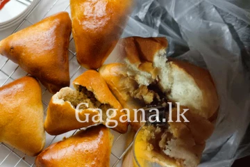 මෙරට ප්‍රසිද්ධ බේකරියකින් ගත් මාළු පාන් ගෙඩියේ ලයිටර් කොටසක්. - (PHOTO)