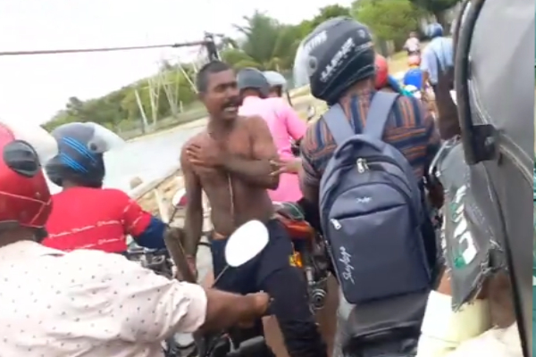 படகுப்பாதையில் பயணித்த அரச ஊழியர்கள் மீது நிறை போதையில் தாக்குதல் - யாழில் சம்பவம்(படங்கள்) | Barrage Between Karainagar Urgavatthurai