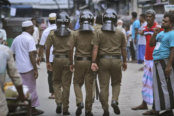 மாத்தறையில் காவல்துறையினர் நடத்திய துப்பாக்கி சூடு: ஒருவர் கைது | Matara Police Shoot At Car Ignoring Stop Signal