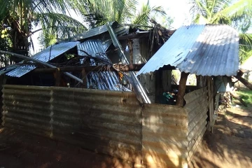 வவுனியாவில் சீரற்ற காலநிலை: 10 வீடுகள் சேதம்