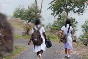 யாழ். போதனா வைத்தியசாலையில் குழந்தை பிரசவித்த பாடசாலை சிறுமி தப்பியோட்டம்