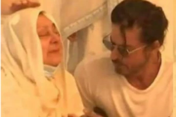 இரங்கல் வீட்டிலும் இப்படியா? கடும் சர்ச்சையில் சிக்கிய ஷாருக்கான்... தீயாய் பரவும் புகைப்படம்