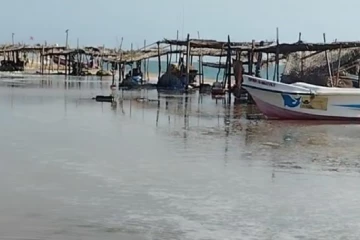 முல்லைத்தீவில் கடல்சீற்றம் ; வாடிகளுக்குள் புகுந்த வெள்ளம்