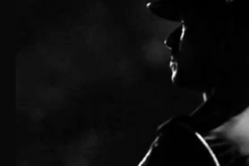 පොලිස් කොස්තාපල් වරයෙකු නිළ ඇදුමෙන්ම ගොස් කොල්ලකෑ පුවත..