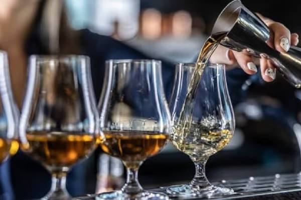 இந்த நாட்டில் மது விற்பனைக்கு அனுமதி - ஆனால் ஒரு கண்டிஷன்! | Saudi Arabia Selling Alcohol Non Muslim Residents இந்த நாட்டில் மது விற்பனைக்கு அனுமதி - ஆனால் ஒரு கண்டிஷன்! | Saudi Arabia Selling Alcohol Non Muslim Residents