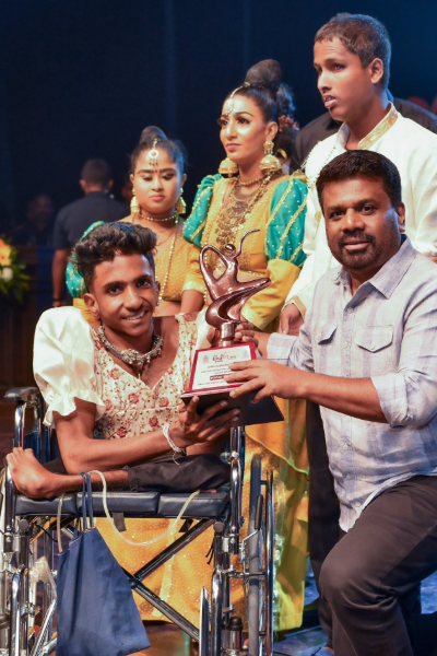 நாட்டு மக்களை நெகிழ்ச்சியில் ஆழ்த்திய அநுர....! இப்படியொரு எளிமையான ஜனாதிபதி | Anura Makes Emotional To Country People