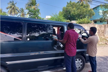 விடுதலைப்புலிகளின் தலைவரின் பிறந்த தினத்தில் வல்வெட்டித்துறையில் இனிப்புகள் பரிமாறி கொண்டாட்டம்!