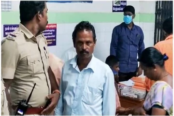 மாணவிகளிடம் ஆபாச பேச்சு, பாலியல் தொல்லை - சிக்கிய அறிவியல் ஆசிரியர்