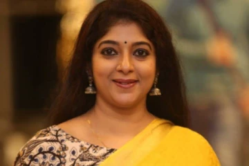 அந்த நடிகர் மேல் அதீத காதல் - படப்பிடிப்பில் சித்தாராவிடம் சில்மிஷம் செய்த பிரபல நடிகர்!