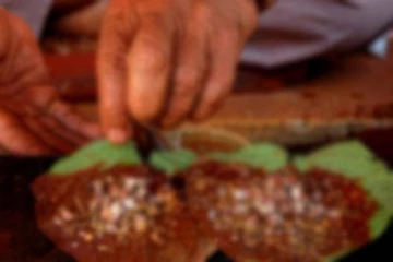 எச்சிலை வீதியில் துப்புவோருக்கு எதிராக கடுமையான சட்டம்