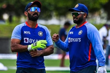 தப்பித்த தினேஷ் கார்த்திக்..உலகக் கோப்பை அணியில் அதிரடி முடிவு