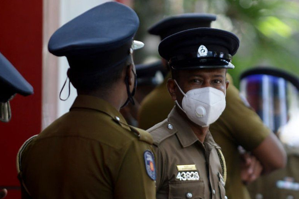 சட்டவிரோத ஆயுதங்கள் மற்றும் வெடிபொருட்களுடன் பிரித்தானிய பிரஜை ஒருவர் கைது | British National Arrested With Arms And Explosives சட்டவிரோத ஆயுதங்கள் மற்றும் வெடிபொருட்களுடன் பிரித்தானிய பிரஜை ஒருவர் கைது | British National Arrested With Arms And Explosives