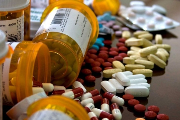 தரமற்ற மருந்துகளால் நோயாளர் உயிரிழக்கும் அபாயம் - அரசை எச்சரிக்கும் அதிகாரிகள் | Risk Of Patients Dying From Substandard Medicines தரமற்ற மருந்துகளால் நோயாளர் உயிரிழக்கும் அபாயம் - அரசை எச்சரிக்கும் அதிகாரிகள் | Risk Of Patients Dying From Substandard Medicines