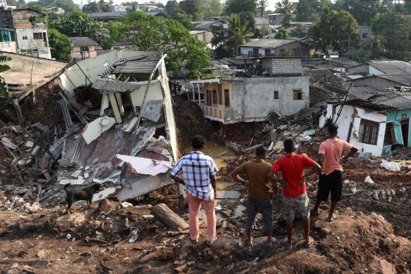 மண்சரிவில் புதைந்துபோன இளைஞன்; வங்கி அட்டையை திருடி பொருட்கள் வாங்கிய காவலர் | Ditwah Disaster Stole Death Bank Card Purchases மண்சரிவில் புதைந்துபோன இளைஞன்; வங்கி அட்டையை திருடி பொருட்கள் வாங்கிய காவலர் | Ditwah Disaster Stole Death Bank Card Purchases