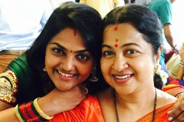 துளியும் மேக்கப் இல்லாமல் நைட்டியுடன்... வைரலாகும் ராதிகாவின் தங்கை