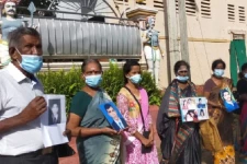 எங்களை ஒட்டு மொத்தமாகக் கொன்று விடுங்கள்! யாழில் வீதிக்கு இறங்கி கதறியழுத உறவுகள்