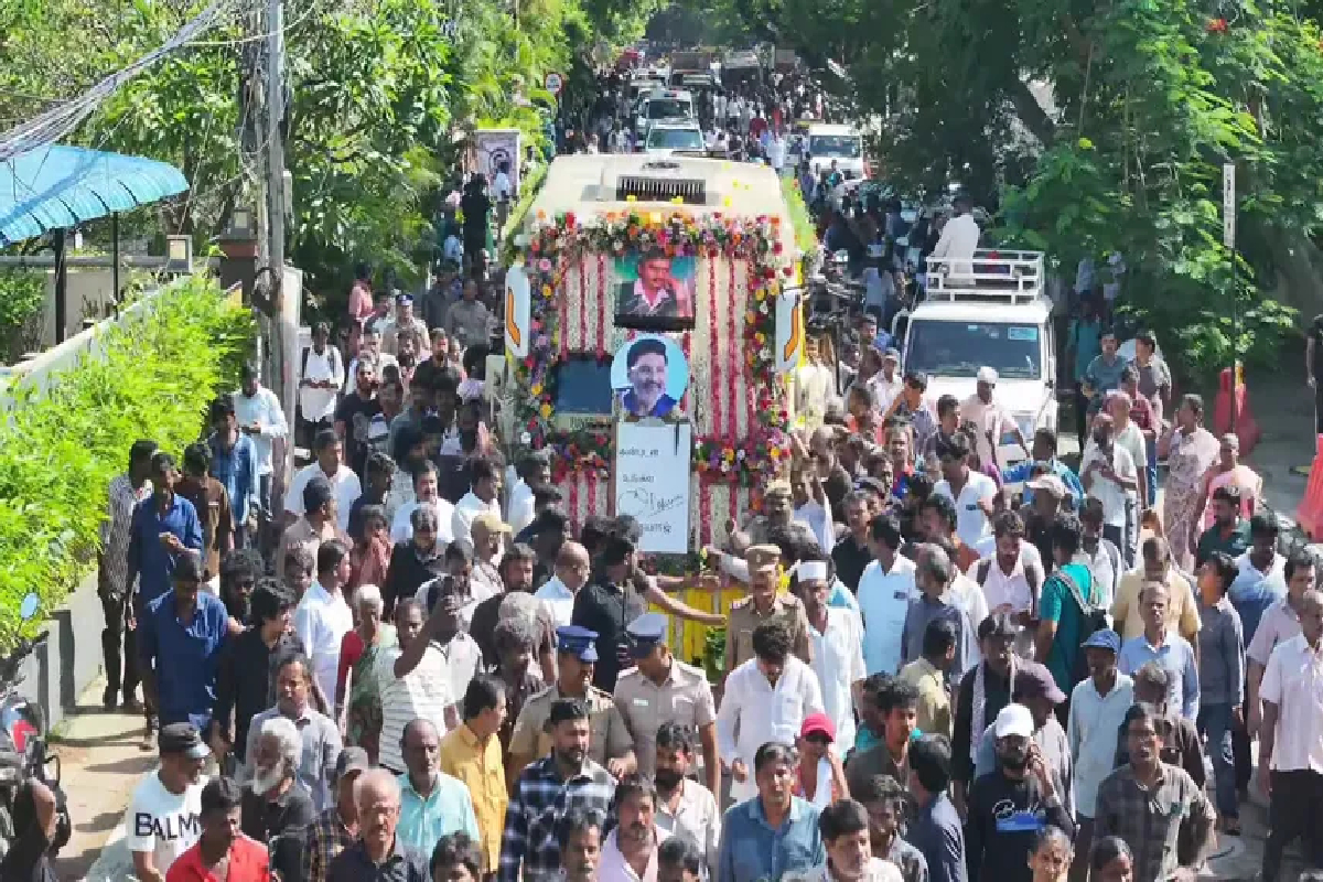 பாக்யராஜ் துக்க வீடு சர்க்கஸ் போல் ஆகிவிட்டது! நடிகை ராதிகாவின் காட்டமான பதிவு | Bhagyaraj S House Of Mourning Turned Into A Circus