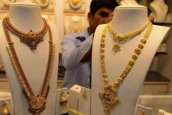 பிரபல வெளிநாடொன்றில் இந்திய நகைக்கடைகளை குறிவைத்து கொள்ளை சம்பவம்! | Robbery Targeting Indian Jewelery Stores America