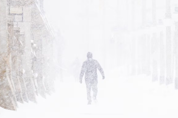 ஒன்டாரியோவை உறையவைக்கும் கடும் பனிக்காற்று எச்சரிக்கை | Ottawa Toronto Among Areas Still Under Cold