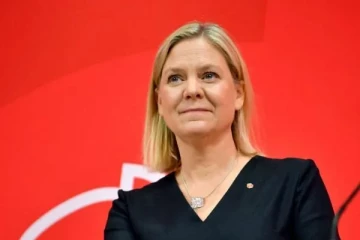 பதவியேற்ற சில மணி நேரங்களில் பதவியிலிருந்து விலகிய சுவீடன் பிரதமர்!