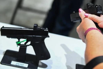 அமெரிக்காவில் தந்தையை சுட்டுக்கொன்ற 2 வயது சிறுவன்! மற்றுமொரு அதிர்ச்சி சம்பவம்