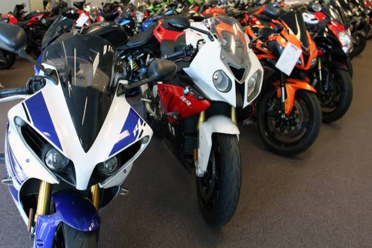 நாட்டில் இருமடங்கு அதிகரித்துள்ள மோட்டார் சைக்கிள் விலைகள்! அரசாங்க நிறுவனங்களில் முறைப்பாடு | Selling Motorcycles Illegally Warrning நாட்டில் இருமடங்கு அதிகரித்துள்ள மோட்டார் சைக்கிள் விலைகள்! அரசாங்க நிறுவனங்களில் முறைப்பாடு | Selling Motorcycles Illegally Warrning