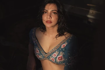 கிளாமர் காட்டும் மடோனா செபஸ்டியன்.. அவரா இப்படி? லேட்டஸ்ட் ஹாட் ஸ்டில்கள்