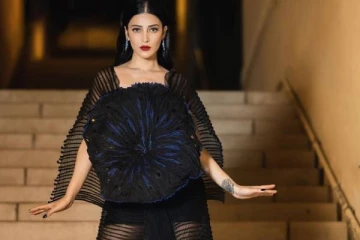 டிரான்ஸ்பெரண்ட் ஆடையில் கமல் மகள் ஸ்ருதி ஹாசன் வெளியிட்ட புகைப்படம்