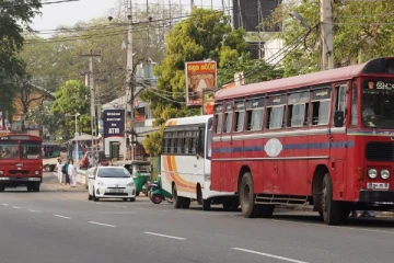 பஸ்ஸில் இருந்து வீழ்ந்த மூதாட்டி மரணம்