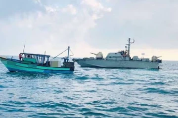 ඩෙල්ෆ්ට් මුහුද මැදදී ඉන්දීය යාත්‍රාවක් අනතුරේ- 11 දෙනෙකුගේ ජීවිත බේරන්න ලංකාවේ නාවික හමුදාව බැසපු හදිසි මෙහෙයුම මෙන්න