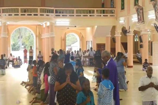 மாவீரர்களை நினைவு கூர்ந்து மன்னார் புனித வெற்றி நாயகி ஆலயத்தில் விசேட திருப்பலி! | Maaveerar Naal Special Pilgrimage In Mannar