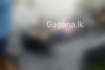 ටී ෂර්ටයක් සහ කළු සායක් හැඳ ගත් කතකගේ මළ සිරුරක් අධිකරණයක් පිටුපසින් හමු වෙයි...