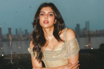 விருது நிகழ்ச்சிக்கு கலக்கல் லுக்கில் வந்த லோகா பட நடிகை கல்யாணி பிரியதர்ஷன்..